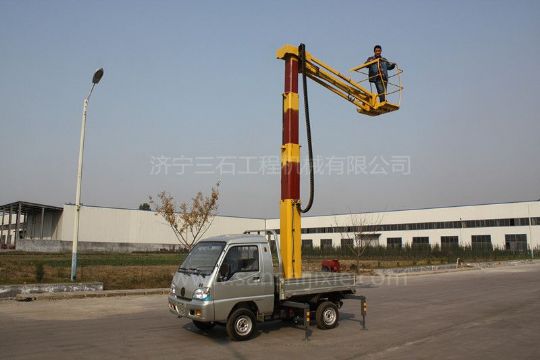 點(diǎn)擊查看詳細(xì)信息<br>標(biāo)題：小型高空作業(yè)車 閱讀次數(shù)：3582
