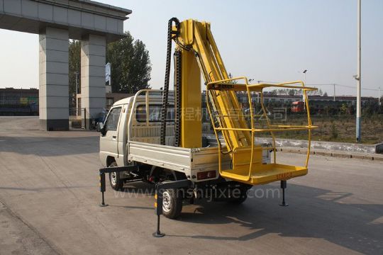 點(diǎn)擊查看詳細(xì)信息<br>標(biāo)題：小型電動(dòng)高空作業(yè)車 閱讀次數(shù)：3926